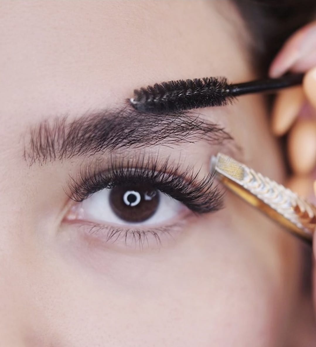 Wenkbrauw- en wimperstyling